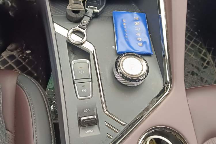 Used SOL X8 PLUS 2023 1.5 TGDI DCT Smart Edition 7-Seater Gear Lever
