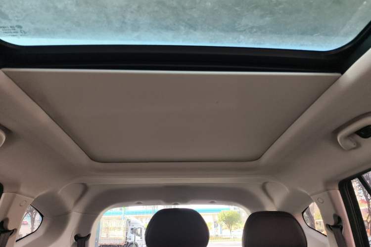 Used SOL X8 PLUS 2023 1.5 TGDI DCT Smart Edition 7-Seater Headliner