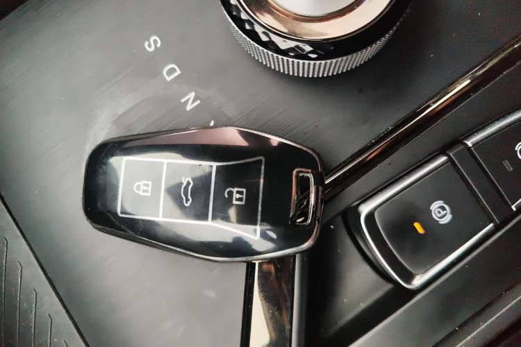 Used SOL X8 PLUS 2023 1.5 TGDI DCT ZhiShang Edition 7-Seater Interior 1