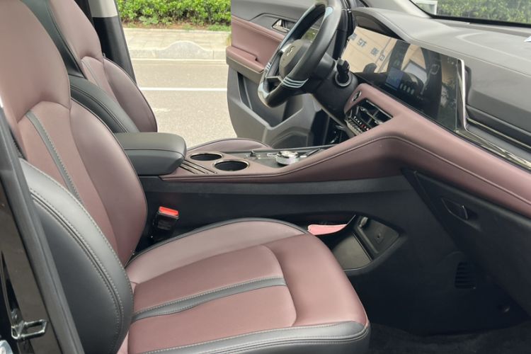 Used SOL X8 PLUS 2023 1.5 TGDI DCT Smart Edition 7-Seater Interior 10
