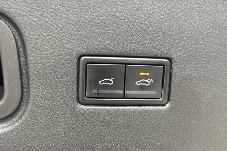 Used SOL X8 PLUS 2023 1.5 TGDI DCT Smart Edition 7-Seater Interior 12