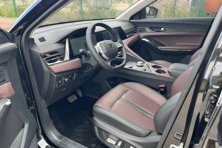 Used SOL X8 PLUS 2023 1.5 TGDI DCT Luxury Edition 7-Seater Interior 2