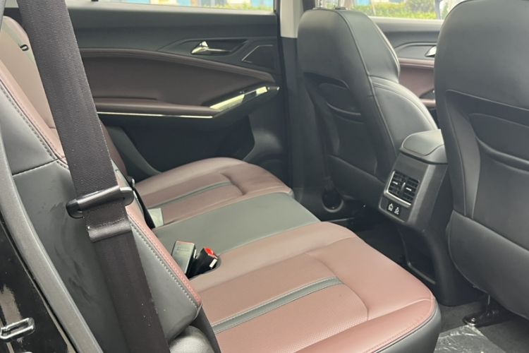 Used SOL X8 PLUS 2023 1.5 TGDI DCT Smart Edition 7-Seater Interior 2