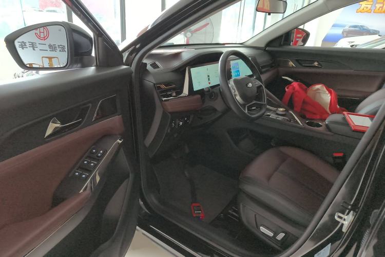 Used SOL X8 PLUS 2023 1.5 TGDI DCT Smart Edition 7-Seater Interior 3