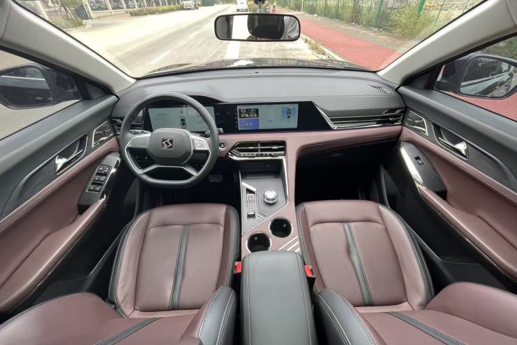 Used SOL X8 PLUS 2023 1.5 TGDI DCT Luxury Edition 7-Seater Interior 4
