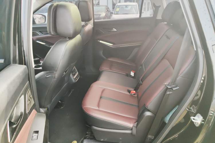 Used SOL X8 PLUS 2023 1.5 TGDI DCT ZhiShang Edition 7-Seater Interior 4