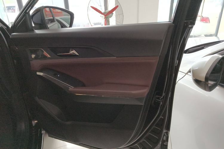 Used SOL X8 PLUS 2023 1.5 TGDI DCT Smart Edition 7-Seater Interior 5