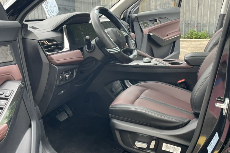 Used SOL X8 PLUS 2023 1.5 TGDI DCT Smart Edition 7-Seater Interior 5
