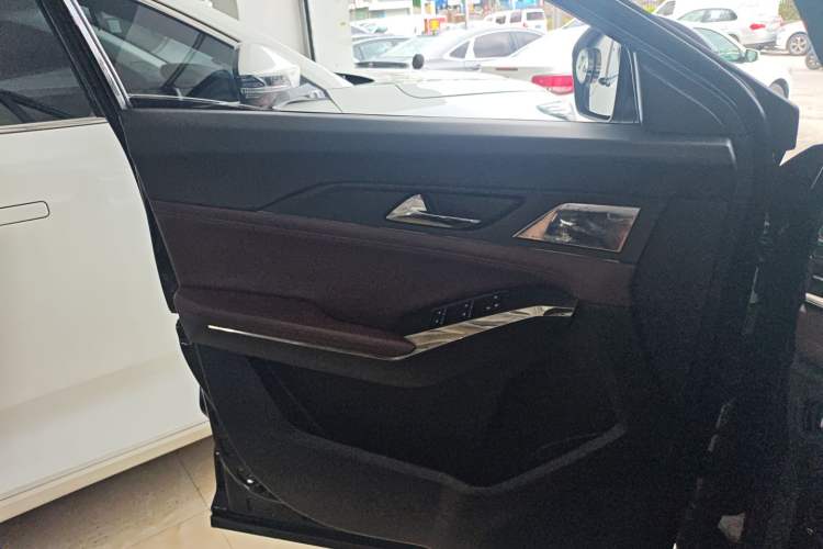 Used SOL X8 PLUS 2023 1.5 TGDI DCT Smart Home Edition 7-Seater Left Front Door Interior