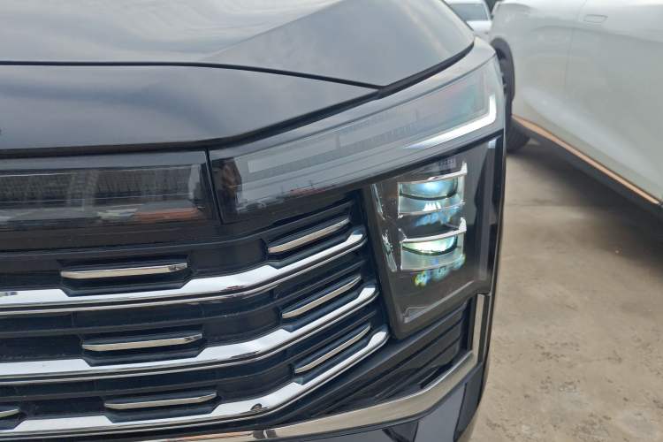 Used SOL X8 PLUS 2023 1.5 TGDI DCT Smart Edition 7-Seater Left Front Headlight