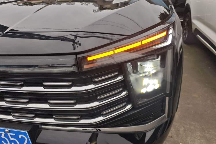 Used SOL X8 PLUS 2023 1.5 TGDI DCT Smart Home Edition 7-Seater Left Front Headlight
