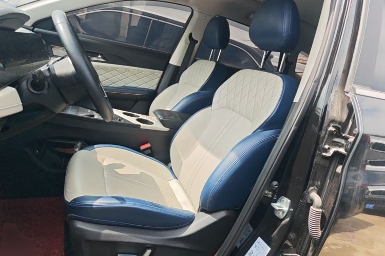 Used SOL X8 PLUS 2023 1.5 TGDI DCT Smart Home Edition 6-Seater Left Front Seat