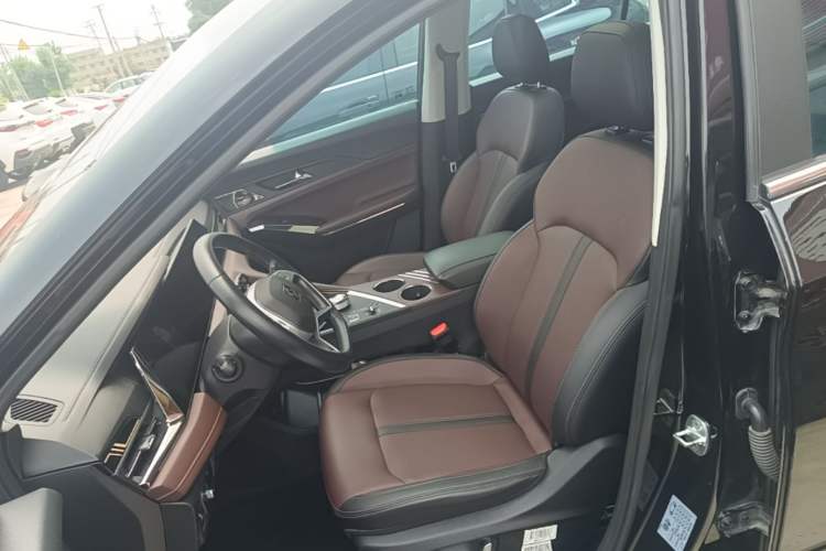 Used SOL X8 PLUS 2023 1.5 TGDI DCT Smart Home Edition 7-Seater Left Front Seat