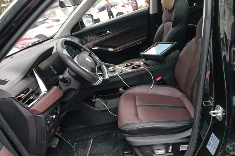 Used SOL X8 PLUS 2023 1.5 TGDI DCT Smart Edition 7-Seater Left Front Seat