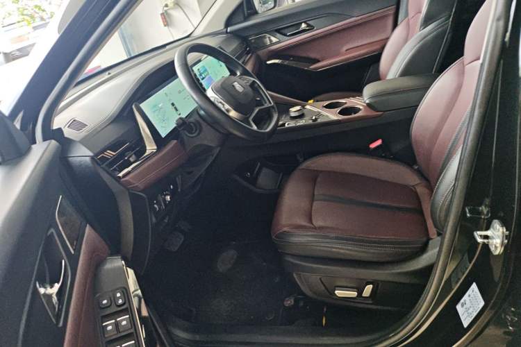Used SOL X8 PLUS 2023 1.5 TGDI DCT Smart Home Edition 7-Seater Left Front Seat