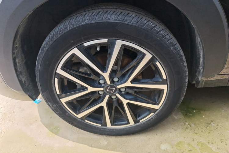 Used SOL X8 PLUS 2023 1.5 TGDI DCT Smart Home Edition 6-Seater Left Front Wheel Hub
