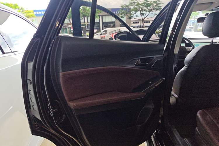 Used SOL X8 PLUS 2023 1.5 TGDI DCT Smart Home Edition 7-Seater Left Rear Door Interior