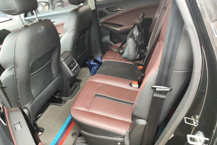 Used SOL X8 PLUS 2023 1.5 TGDI DCT Smart Edition 7-Seater Left Rear Seat
