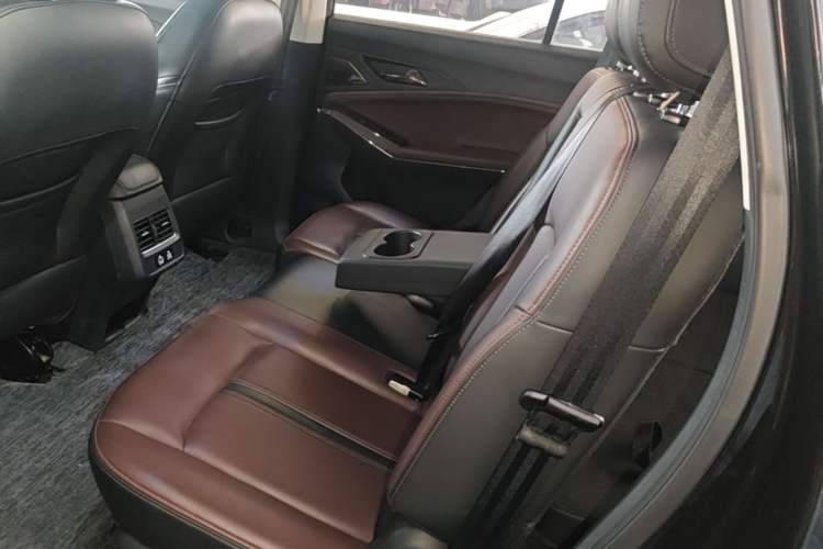 Used SOL X8 PLUS 2023 1.5 TGDI DCT Smart Edition 7-Seater Left Rear Seat