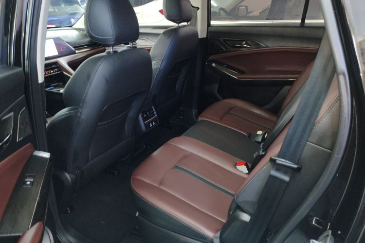 Used SOL X8 PLUS 2023 1.5 TGDI DCT Smart Edition 7-Seater Left Rear Seat
