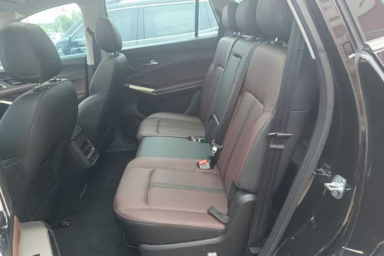 Used SOL X8 PLUS 2023 1.5 TGDI DCT Smart Home Edition 7-Seater Left Rear Seat