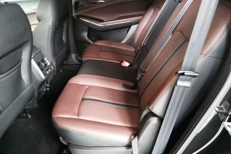 Used SOL X8 PLUS 2023 1.5 TGDI DCT Smart Edition 7-Seater Left Rear Seat