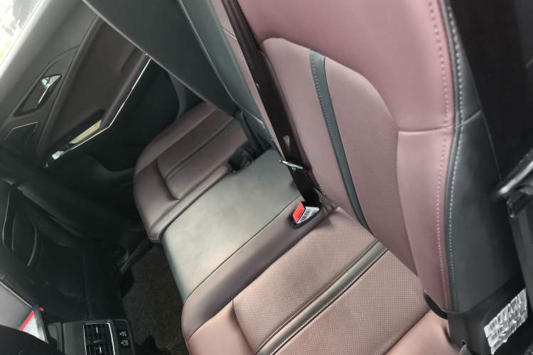 Used SOL X8 PLUS 2023 1.5 TGDI DCT Smart Edition 7-Seater Left Rear Seat