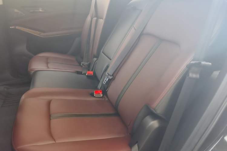 Used SOL X8 PLUS 2023 1.5 TGDI DCT Smart Edition 7-Seater Left Rear Seat