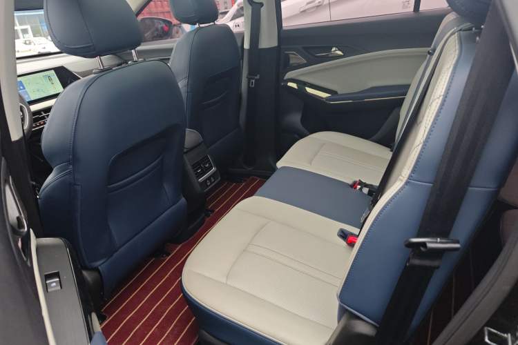 Used SOL X8 PLUS 2023 1.5 TGDI DCT Smart Home Edition 7-Seater Left Rear Seat