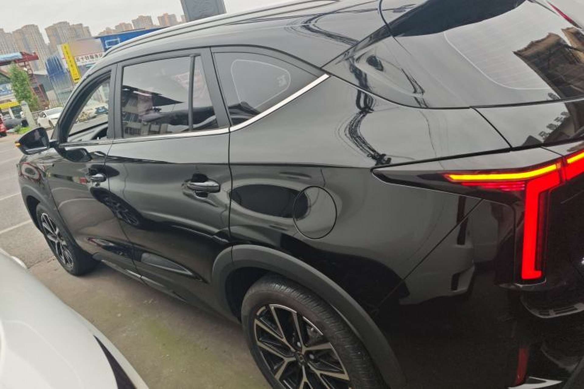 Used SOL X8 PLUS 2023 1.5 TGDI DCT Smart Home Edition 7-Seater Left Side