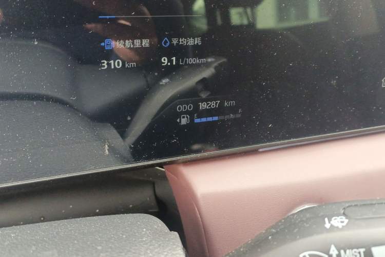 Used SOL X8 PLUS 2023 1.5 TGDI DCT Smart Edition 7-Seater Odometer Close Up