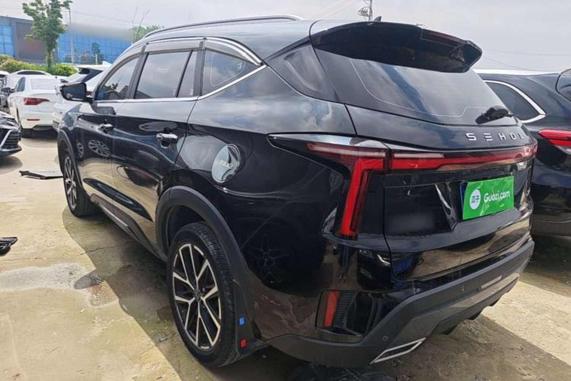 Used SOL X8 PLUS 2023 1.5 TGDI DCT Smart Home Edition 6-Seater Rear Left 45 Deg
