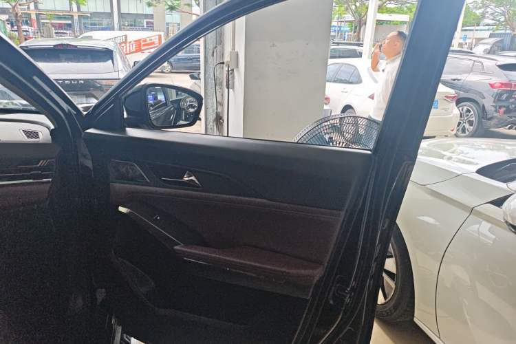 Used SOL X8 PLUS 2023 1.5 TGDI DCT Smart Home Edition 7-Seater Right Front Door Interior