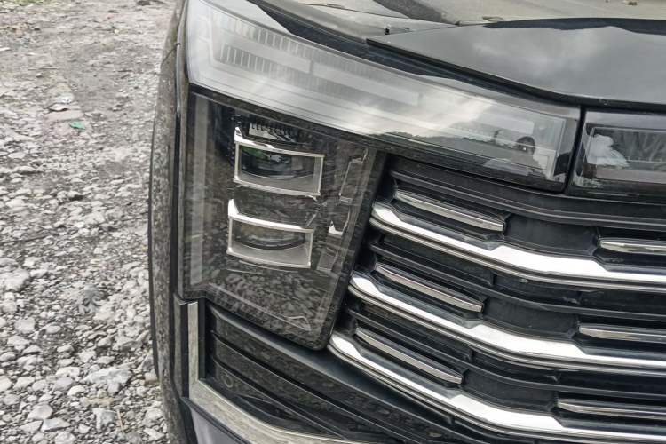 Used SOL X8 PLUS 2023 1.5 TGDI DCT Smart Edition 7-Seater Right Front Headlight