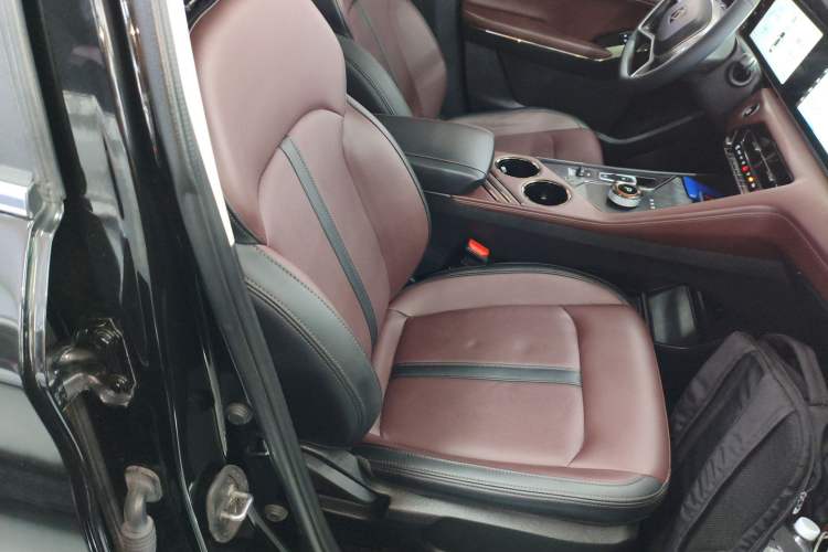 Used SOL X8 PLUS 2023 1.5 TGDI DCT Smart Edition 7-Seater Right Front Seat