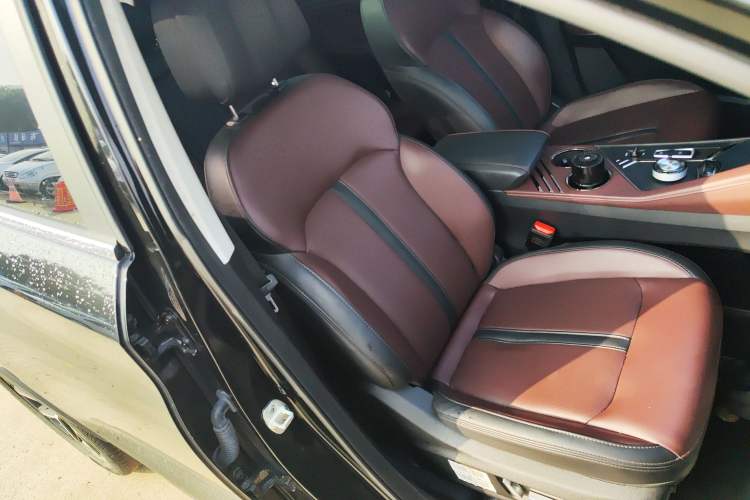 Used SOL X8 PLUS 2023 1.5 TGDI DCT ZhiShang Edition 7-Seater Right Front Seat