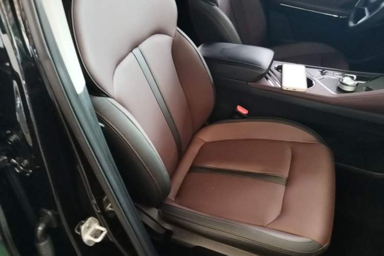 Used SOL X8 PLUS 2023 1.5 TGDI DCT Smart Edition 7-Seater Right Front Seat