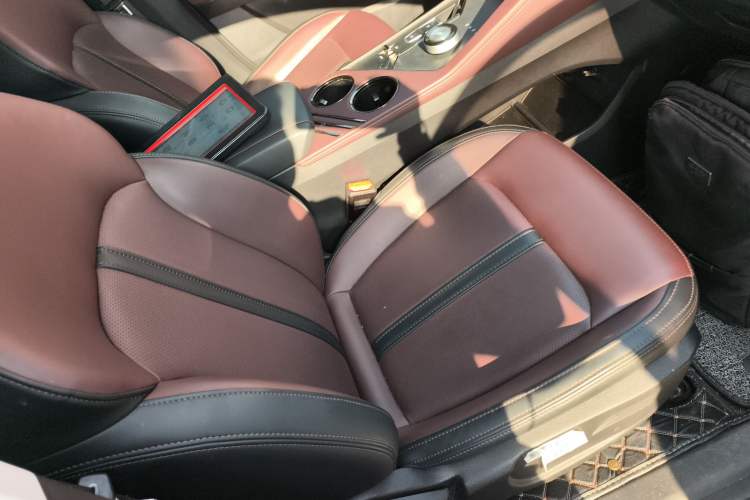Used SOL X8 PLUS 2023 1.5 TGDI DCT Smart Edition 7-Seater Right Front Seat