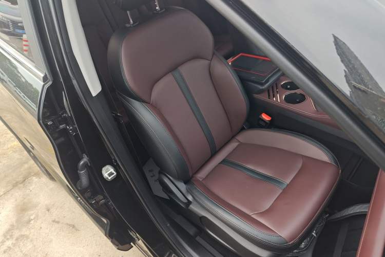 Used SOL X8 PLUS 2023 1.5 TGDI DCT Smart Edition 7-Seater Right Front Seat