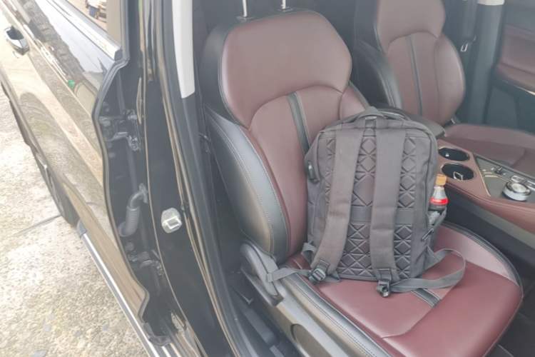 Used SOL X8 PLUS 2023 1.5 TGDI DCT Smart Edition 7-Seater Right Front Seat
