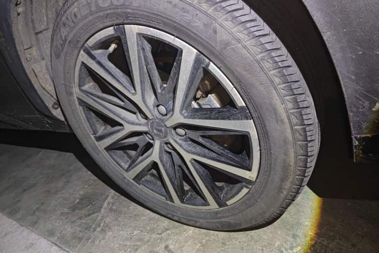 Used SOL X8 PLUS 2023 1.5 TGDI DCT Smart Edition 7-Seater Right Front Wheel Hub