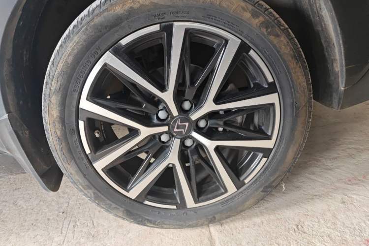 Used SOL X8 PLUS 2023 1.5 TGDI DCT Prestige Edition 7-Seater Right Front Wheel Hub