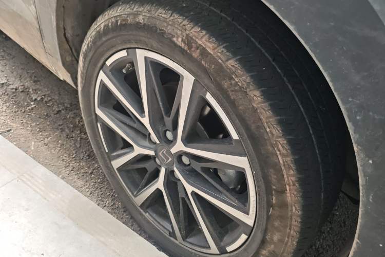 Used SOL X8 PLUS 2023 1.5 TGDI DCT Smart Edition 7-Seater Right Front Wheel Hub