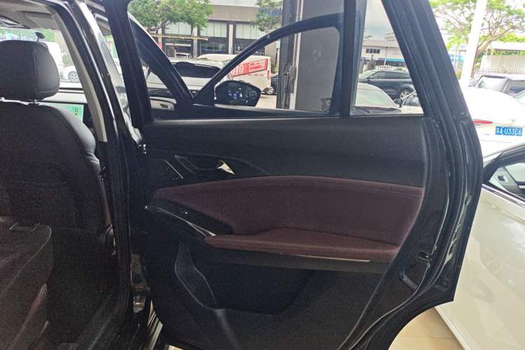 Used SOL X8 PLUS 2023 1.5 TGDI DCT Smart Home Edition 7-Seater Right Rear Door Interior