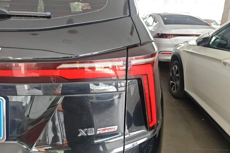 Used SOL X8 PLUS 2023 1.5 TGDI DCT Smart Edition 7-Seater Right Rear Taillight