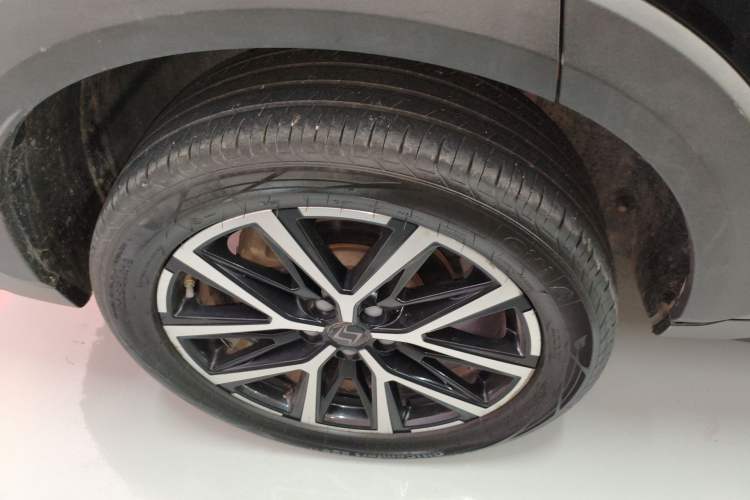 Used SOL X8 PLUS 2023 1.5 TGDI DCT Smart Edition 7-Seater Right Rear Wheel Hub