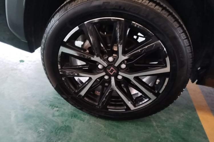 Used SOL X8 PLUS 2023 1.5 TGDI DCT Smart Edition 7-Seater Right Rear Wheel Hub