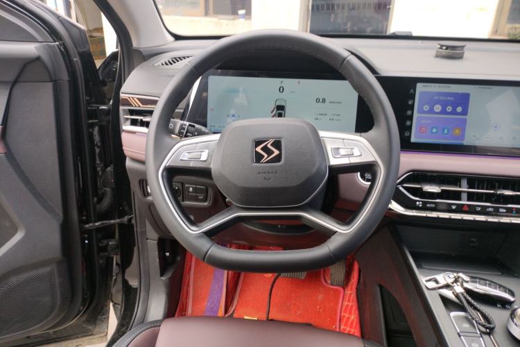 Used SOL X8 PLUS 2023 1.5 TGDI DCT Luxury Edition 7-Seater Steering Wheel
