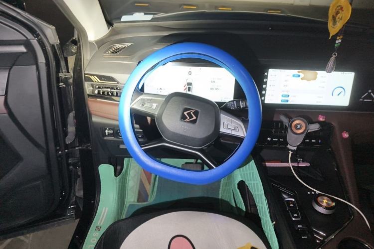 Used SOL X8 PLUS 2023 1.5 TGDI DCT Smart Edition 7-Seater Steering Wheel
