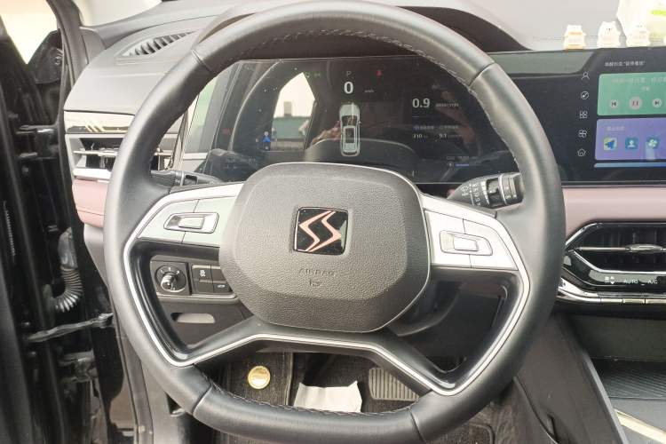 Used SOL X8 PLUS 2023 1.5 TGDI DCT Smart Edition 7-Seater Steering Wheel